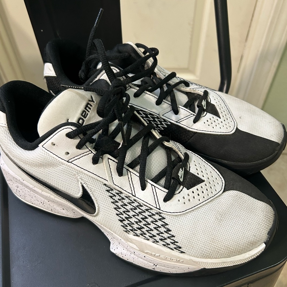 Nike Men's Black and White Athletic Sneakers